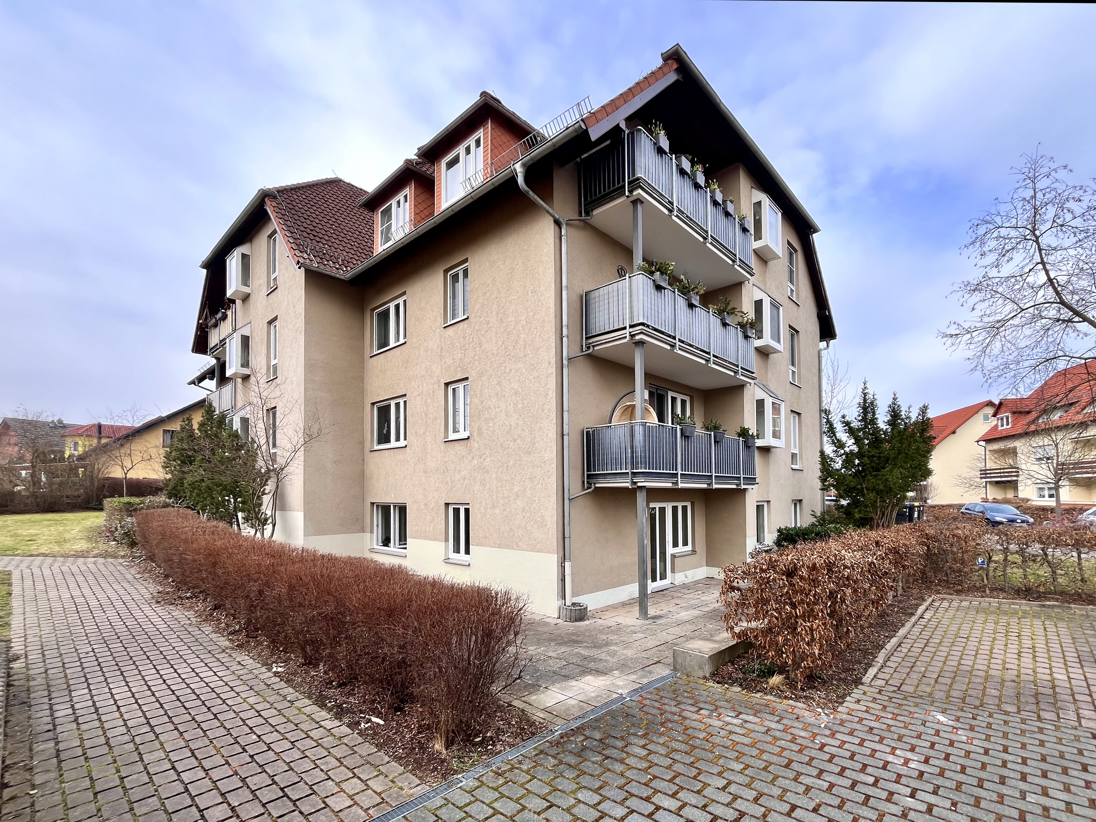 2026-3368-Frisch renovierte 3-Raum-Wohnung mit Terrasse und Stellplatz in Saalfeld - FÜR SELBSTNUTZER
